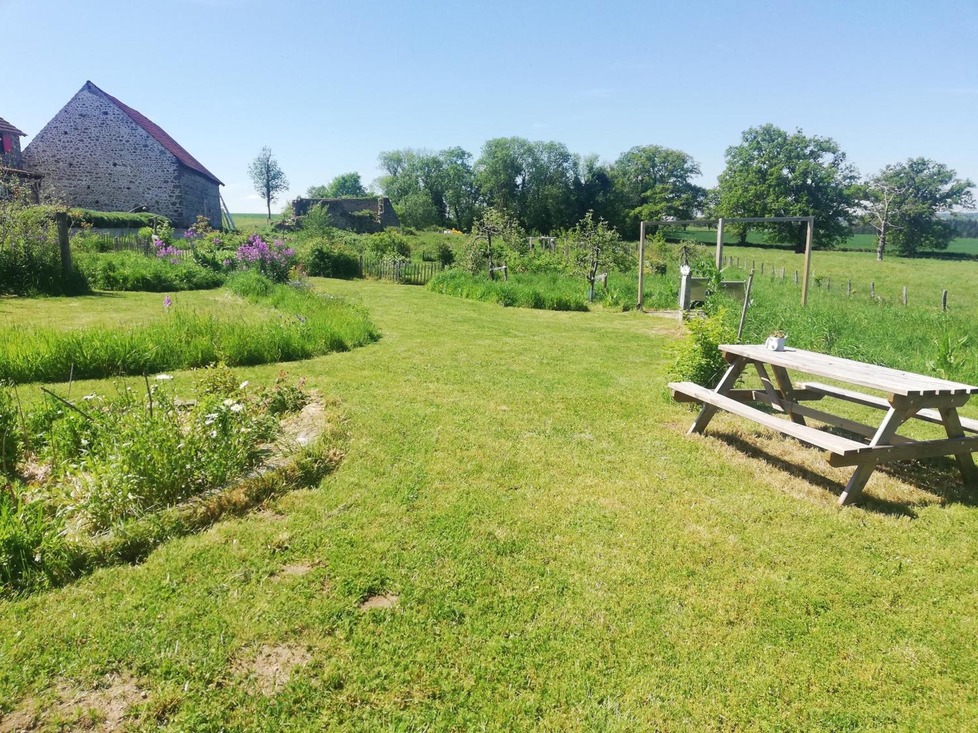 Le Monticule Bed & Breakfast Tardes Eksteriør bilde